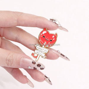 Devil Heart Quirky Hell Candy Design Lollipop Pin Broche de aleación único para accesorios de atuendo Artesanía de metal - Product Image 1