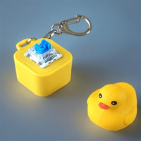 Porte-clés personnalisé en gros, porte-clés canard jaune, testeur d'axe de clavier en plastique pour interrupteur de clavier, jouet sonore, pour mousquetons promotionnels