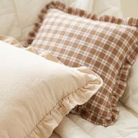Housses de coussin style ferme à bords volantés, motifs à carreaux marron et unis, vente en gros
