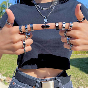 Anillos de Dedo de Acero Inoxidable Estilo Punk Vintage para Fiestas, con Diseños de Luna, Estrella, Mariposa, Flor, Llama, Dragón, Cruz y Cara Feliz, para Mujeres y Hombres - Product Image 4