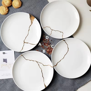 ชุดอาหารค่ำลายแตกคลาสสิกสี<span class=keywords><strong>ขาว</strong></span>ทำจากกระเบื้องเนื้อละเอียดพร้อมลายทองวาดด้วยมือ ใช้กับเครื่องล้างจานและไมโครเวฟได้ ชุดอาหาร 4 ชิ้น - Product Image 5