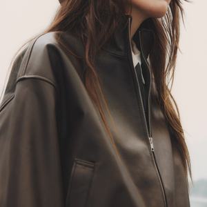 เสื้อแจ็คเก็ตหนังเทียมคุณภาพสูงแบบสั่งทำ ชุดลำลองสำหรับผู้หญิงและผู้ชาย ผู้ผลิตเสื้อผ้าชิ้นเดียว - Product Image 2