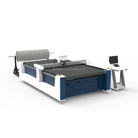 Table de découpe CNC automatique à emboîtement pour le gain de temps et l'économie de matériaux : sacs, cuir, sacs à main, PU, PVC, mousse EVA, valises, panneaux de sacs à dos