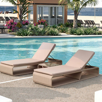 Chaise longue de luxe en rotin PE de qualité supérieure avec aspect bois naturel pour la relaxation en plein air Pation Garden Hotel