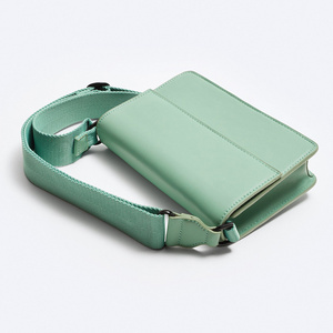 Bolso <span class=keywords><strong>bandolera</strong></span> pequeño de hombro tipo <span class=keywords><strong>bandolera</strong></span> personalizada de cuero a la nueva moda para <span class=keywords><strong>hombre</strong></span> con solapa para <span class=keywords><strong>hombre</strong></span> - Product Image 3