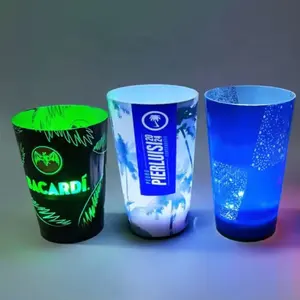 Disesuaikan dicat plastik dapat digunakan kembali cangkir minuman lampu LED Up cangkir untuk Halloween