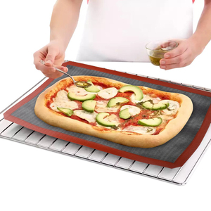 Tapis de cuisson en silicone réutilisable, antidérapant, antiadhésif et résistant à la chaleur pour l'étalage et la cuisson des pâtes - Product Image 6