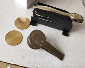 <span class=keywords><strong>Sello</strong></span> <span class=keywords><strong>de</strong></span> notario <span class=keywords><strong>de</strong></span> oficina <span class=keywords><strong>de</strong></span> <span class=keywords><strong>escritorio</strong></span> grande <span class=keywords><strong>de</strong></span> 50mm, estampadora en <span class=keywords><strong>seco</strong></span> con papel <span class=keywords><strong>de</strong></span> plástico, Material <span class=keywords><strong>de</strong></span> acero y Metal - Product Image 5