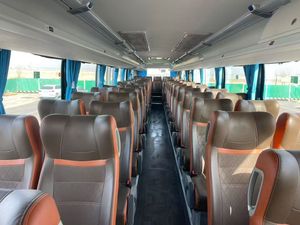 รถบัสสองเพลา ยี่ห้อ Youtong รุ่น ZK6137 56 ที่นั่ง เครื่องยนต์ Weichai 375 แรงม้า พร้อมพอร์ต USB คุ้มค่าสำหรับการเดินทางระหว่างเมือง - Product Image 6