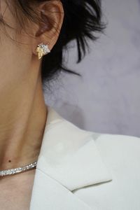 Pendientes de Diamantes con Hoja Pulida en Oro Amarillo de 18k, Joyería Real Xinfly - Product Image 5