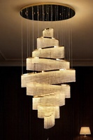 Lustre en cristal en spirale personnalisable de style européen moderne et luxueux pour hôtel, villa, intérieur, décoration personnalisée, ampoule E12 pour escalier