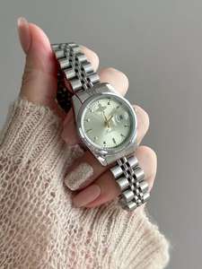 Montre bracelet en acier pour dames avec calendrier et cadran coloré - Product Image 5