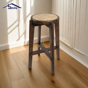 Taburetes de Bar de madera de diseño moderno Silla alta de madera para comedor y <span class=keywords><strong>estudio</strong></span> fotográfico Muebles para el hogar versátiles - Product Image 1