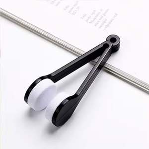 I-0502 Vente en gros de pinces de nettoyage de lunettes portables multifonctionnelles, mini outils de nettoyage de lunettes, brosses de nettoyage de lunettes en microfibre - Product Image 4