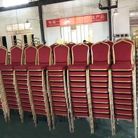 Chaises de banquet empilables pour usage commercial, hôtels et mariages, avec tissu personnalisé, durables, portables, design moderne et structure métallique