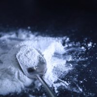 Poudre de mica synthétique blanche traitée à la lysine H7005LL JINTAI 4-6 µm, hydrofuge, émollient soyeux, étalabilité supérieure, cosmétique