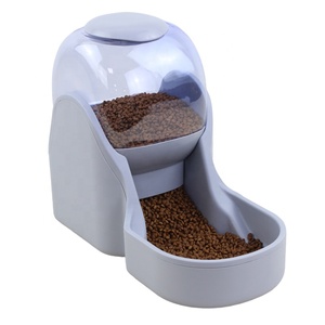 Neuankömmling Umwelt freundliche Auto Feeder Bowl für mittelgroße Katzen Hunde Liebenswerte Plastik flaschen mit großer Kapazität Schwerkraft - Product Image 4