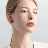 Muses Jewels Boucles d'oreilles simples et élégantes en or blanc 18 carats avec perle naturelle noire de Tahiti, cadeaux pour la Saint-Valentin et la fête des mères
