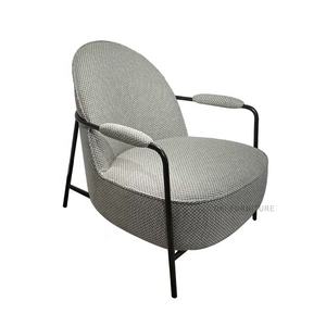 <span class=keywords><strong>Fauteuil</strong></span> <span class=keywords><strong>en</strong></span> <span class=keywords><strong>cuir</strong></span> de conception italienne - Solution de siège d'intérieur aux lignes épurées et à l'élégance intemporelle, chaises à pieds simples - Product Image 2