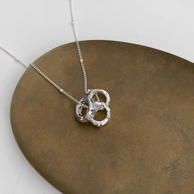 2024 Simple and Fashionable Three-ring Pendant Necklace Is Versatile and Elegant