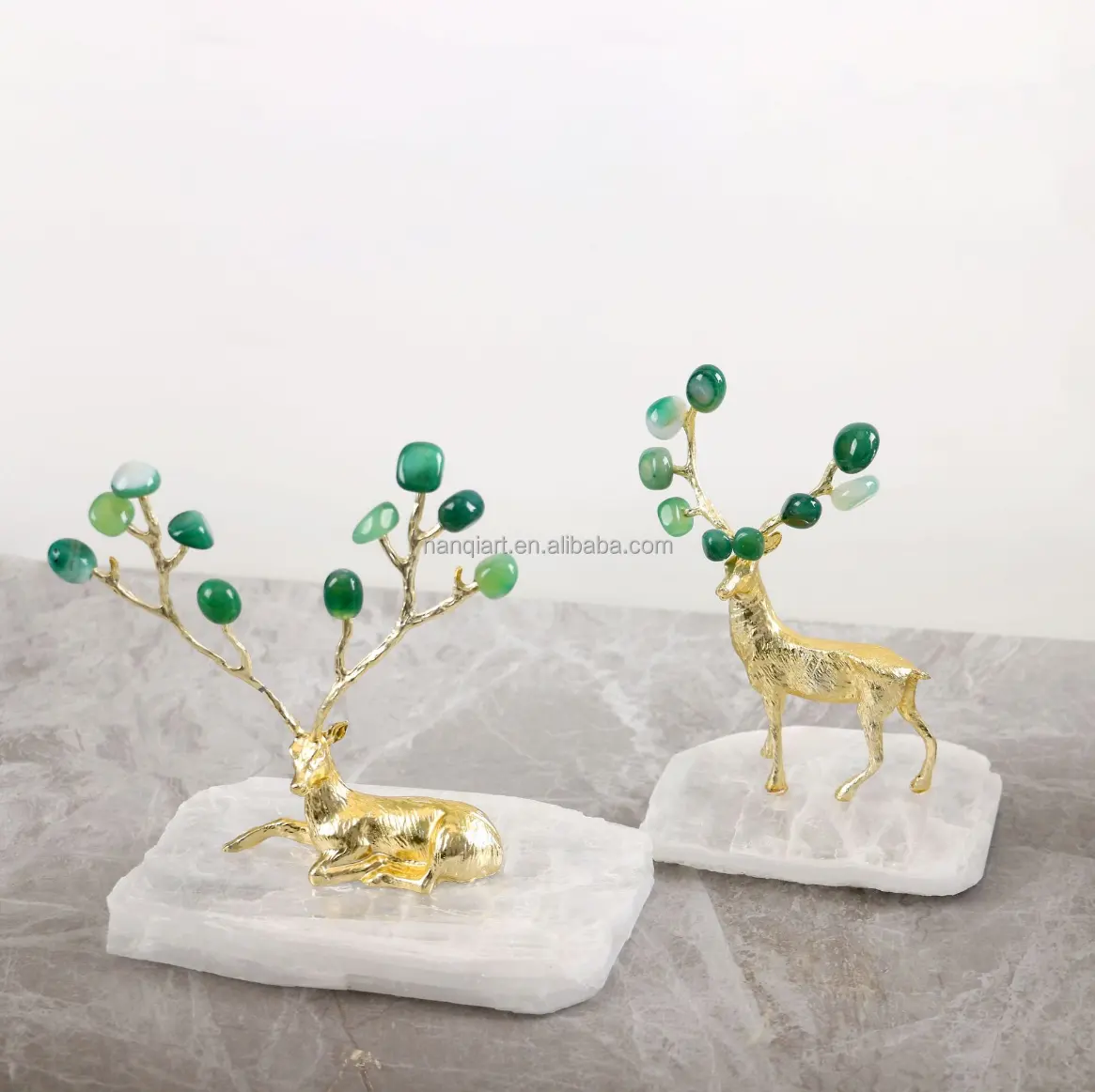 Buona qualità in cristallo di metallo artigianato artificiale realistico Mini modello di cervo animale creativo pietra naturale Base di rame statue di cervi