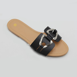 A buon mercato all'ingrosso Designer di lusso <span class=keywords><strong>sandali</strong></span> piatti da spiaggia Anti-slip pantofole <span class=keywords><strong>argento</strong></span> metallo fibbia <span class=keywords><strong>sandali</strong></span> per le donne e le signore - Product Image 3