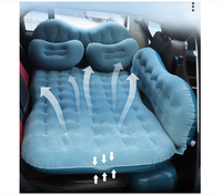 Dessin animé double - bloc de lit de voyage de voiture SUV avec un épais matelas gonflable à bord d'un lit gonflable de voiture gonflable lit