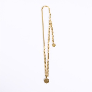 Collier tendance plaqué or avec pendentif lettre délicat en forme de disque - Product Image 2