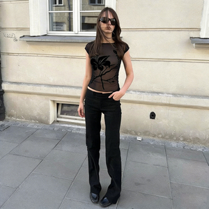 เสื้อครอปท็อปตาข่ายสีดำสำหรับผู้หญิง พิมพ์ลายดอกไม้ แขนสั้น ซีทรู ทรงเข้ารูป เซ็กซี่ สไตล์ Y2K รุ่นใหม่ ปี 2026 - Product Image 5