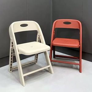 Tabouret de <span class=keywords><strong>chaise</strong></span> pliable en plastique empilable pour enfants avec utilisation à scénarios multiples à bas prix de haute qualité avec coussin alimentaire antidérapant - Product Image 1