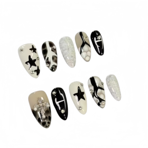 Ongles courts en amande faits à la main, gris fumé ombré, avec croix 3D en chrome argenté et ongles métalliques fluides style gothique cyberpunk - Product Image 2