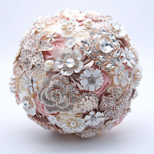 A-964 Moderno <span class=keywords><strong>Bouquet</strong></span> da Damigella con Fiori in Schiuma, Diamanti e Strass, <span class=keywords><strong>Bouquet</strong></span> da Sposa in Raso Dorato con Rose di Cristallo - Product Image 2