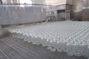 Línea de producción de llenado de viales de oncología inyectable Auto OEB5 con aislador y liofilizador - Product Image 4