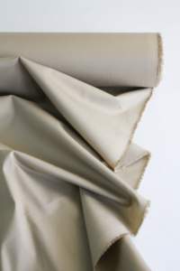 Tela de <span class=keywords><strong>gabardina</strong></span> de poliéster 100% para faldas, trajes, abrigos, pantalones, holguras, forros, etc. - Product Image 6