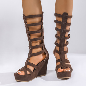 Sandalias de cuña grandes para mujer, estilo europeo y americano, novedad de verano, con plataforma hueca, hebilla de cinturón y punta abierta, estilo romano. - Product Image 2