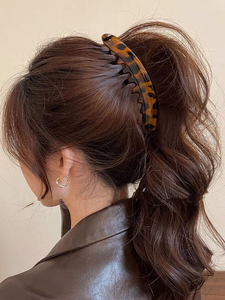 Hot Selling Popular Niche Design Curved Hair <b>Clip</b> Light Luxury Simple Women's Hairpins Hair Accessory Wholesale Jewelry Trendy - Product Image 2
