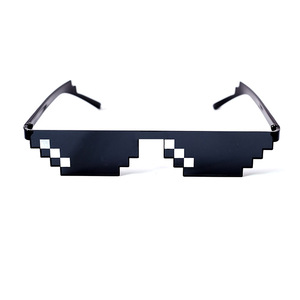 Gafas de sol con clip de diseño de píxeles de mosaico para accesorios de fiesta, bodas, padrinos de boda, diversión en TikTok - Product Image 3