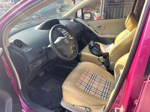 Auto Usado, Económico, Ideal para Viajes Diarios, Bonito y de Bajo Presupuesto |   <span class=keywords><strong>Toyota</strong></span> <span class=keywords><strong>Yaris</strong></span> <span class=keywords><strong>2011</strong></span> 1.6E |   LWD Hatchback |   Envío Global de <span class=keywords><strong>Gasolina</strong></span> - Product Image 3