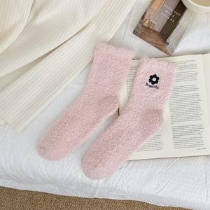 नई शरद ऋतु और सर्दियों के कढ़ाई फूलों के मोजे मोटी महिलाएं फजी मोजे मोटी महिलाएं फजी मोजे - Product Image 5