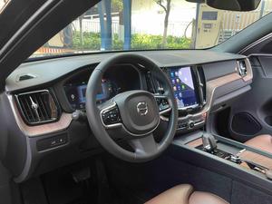Voiture d'<span class=keywords><strong>occasion</strong></span> 2023 <span class=keywords><strong>Volvo</strong></span> <span class=keywords><strong>XC60</strong></span> <span class=keywords><strong>T8</strong></span> PHEV AWD SUV de luxe d'<span class=keywords><strong>occasion</strong></span> LHD Automatique Robuste High-Tech Scandinave Hybride longue portée 456 CV - Product Image 3