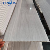 Plafonds en PVC décoratifs modernes pour l'intérieur, panneaux de plafond en bois laminé brun pour chambre à coucher, salon, hôtel, hall