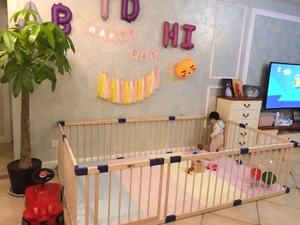 คอกกั้นเด็กทำจากไม้พร้อมประตู  ศูนย์กิจกรรมสำหรับเด็กพร้อมรั้วล็อคป้องกันเด็ก  พื้นที่เล่นสำหรับเด็กวัยเตาะแตะ <span class=keywords><strong>6</strong></span> ถึง 36 เดือน - Product Image 6