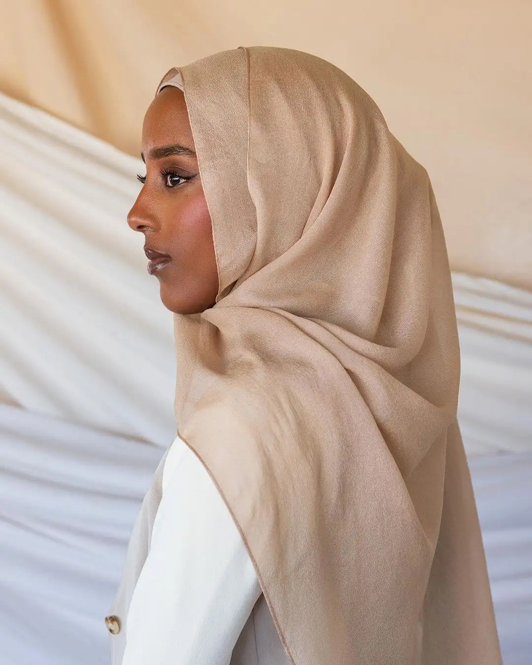 Großhandel kreatives Modell Weichem Jersey Baumwollhijab individuelles Bambus-Jersey Schals stretchy einfarbiges Hijab für muslimischen weichen Schal