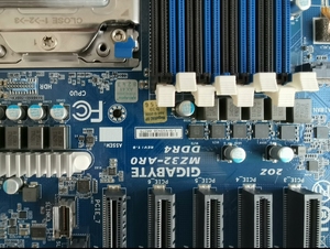 เมนบอร์ด MZ32-AR0 E-ATX พร้อมแฟลช รองรับซีพียู EPYC 7003 ซีรีส์ ซ็อกเก็ต SP3 หน่วยความจำแรม DDR4-3200mhz 16 ช่อง เมนบอร์ดเซิร์ฟเวอร์ - Product Image 2