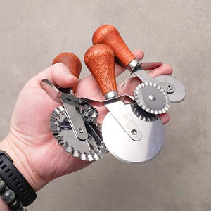 ชุดที่ตัดพิซซ่า 3 ชิ้น ด้ามไม้ พร้อมใบมีดสแตนเลส สำหรับตัดเค้ก ขนมอบ พิซซ่า และอุปกรณ์ทำขนม - Product Image 3