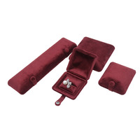 Personalisierte Kronen-Schmuckbox mit Eigenem Logo, Quadratisch, Modern, mit Druckknopfverschluss und Grüner Samtverpackung für Valentinstag-Ringe