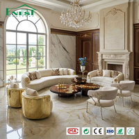 Canapé sculptural en velours de luxe, canapé bouclé incurvé avec base en laiton doré pour mobilier de villa, service de personnalisation complet