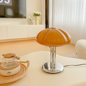 Luxuriöse Kreative Eisen-Pilz- & Kürbis-Tischlampe Hochwertige Designer Einfache Verstellbare Elektrische Nachtleuchte für Schlafzimmer - Product Image 5