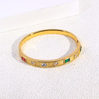 Collection de Bracelets Dorés Multicolores en Pierres avec Perles, Strass, Motifs Feuille et Maillons Larges pour Femme – Idéal Cadeau Tendance