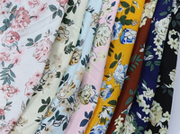 Petit tissu en mousseline de soie imprimé floral en gros Rose fleur Polyester robe vêtements tissu uni trame tricoté